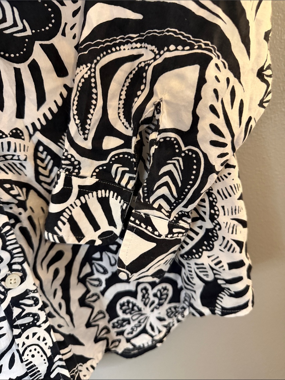 Lauren Ralph Lauren Black & White Floral Print Petite Shirt - Picture 6 of 7